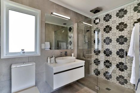 Photo of property in 34 Karoro Road, One Tree Point, 0118