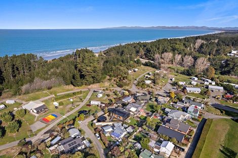 Photo of property in 5 Beach Crescent, Waikuku Beach, 7473
