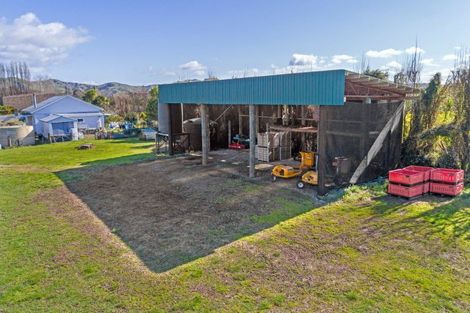 Photo of property in 32 Patutahi Road, Patutahi, Gisborne, 4072