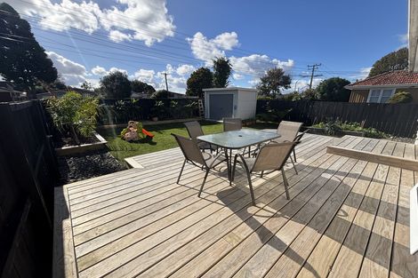 Photo of property in 16 Taikata Road, Te Atatu Peninsula, Auckland, 0610