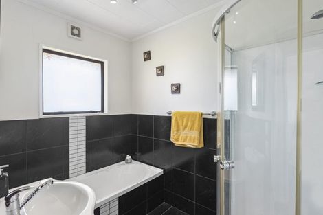 Photo of property in 77 Aorangi Road, Paraparaumu, 5032