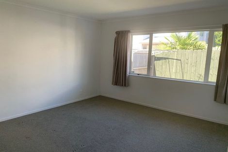 Photo of property in 4 Poaka Avenue, Takanini, 2112