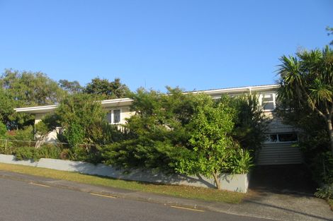 Photo of property in 2 Ross Avenue, Glenfield, Auckland, 0629