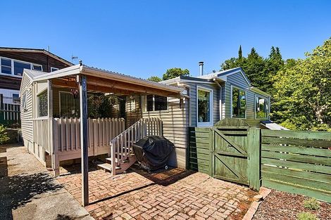 Photo of property in 73 Blue Mountains Road, Pinehaven, Upper Hutt, 5019