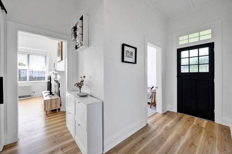 Photo of property in 9 Preston Street, Eltham, 4322