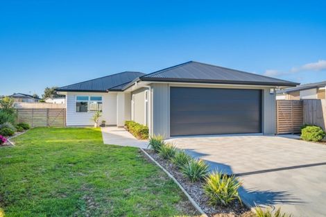 Photo of property in 27 Gallipoli Place, Paraparaumu, 5032
