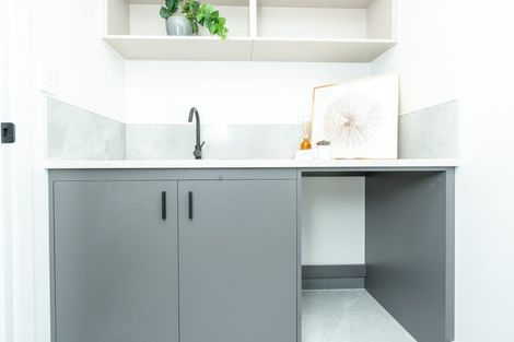 Photo of property in 2/22 Dalgliesh Avenue, Forest Lake, Hamilton, 3200