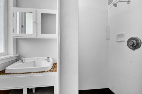 Photo of property in 106 Seaview Road, Westown, New Plymouth, 4310