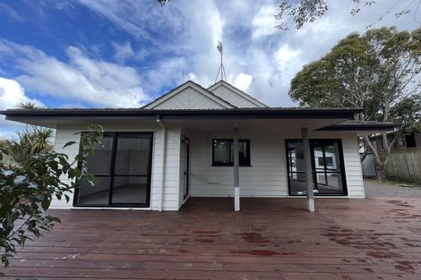 Photo of property in 81 Totaravale Drive, Totara Vale, Auckland, 0629