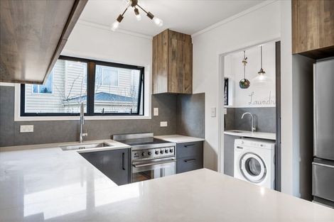 Photo of property in 2/1 Forsythe Place, Massey, Auckland, 0614