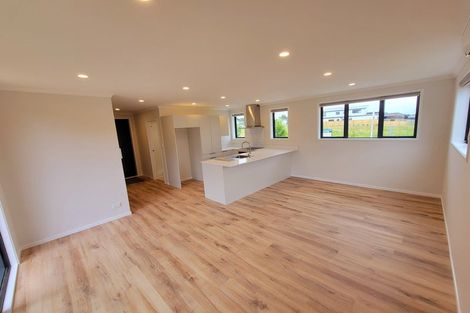 Photo of property in 18 Paihere Street, Huapai, Kumeu, 0810