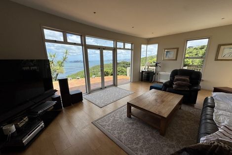 Photo of property in 14 Forbes Lane, Newlands, Wellington, 6037