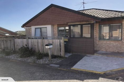 Photo of property in 4/520 Don Buck Road, Westgate, Auckland, 0614