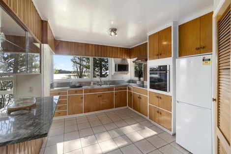 Photo of property in 5 Chapman Road, Te Atatu Peninsula, Auckland, 0610
