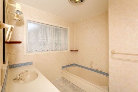 Photo of property in 10 Te Mara Place, Merrilands, New Plymouth, 4312