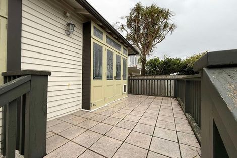 Photo of property in 1 Para Street, Miramar, Wellington, 6022