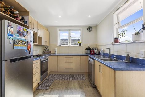 Photo of property in 93 Taylor Terrace, Tawa, Wellington, 5028