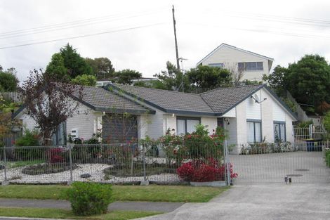Photo of property in 7 Lanier Place, Glendene, Auckland, 0602