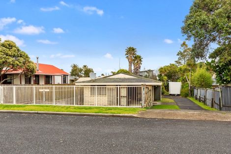 Photo of property in 124a Karewa Parade, Papamoa Beach, Papamoa, 3118