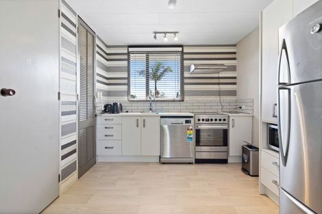 Photo of property in 1 Shearwater Street, One Tree Point, 0118