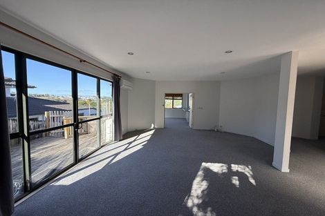 Photo of property in 11 Trotting Terrace, Fairview Heights, Auckland, 0632
