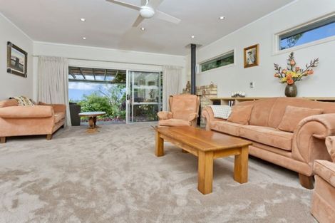 Photo of property in 547 Glenfield Road, Glenfield, Auckland, 0629