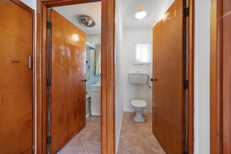 Photo of property in 84 Barrys Road, Glendene, Auckland, 0602