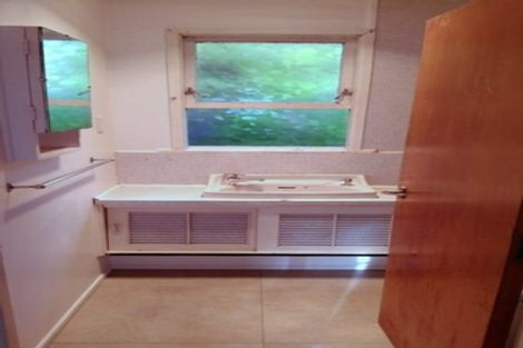 Photo of property in 1/41 Ellice Road, Totara Vale, Auckland, 0629