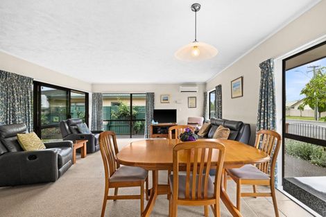 Photo of property in 82a Church Road, Taradale, Napier, 4112