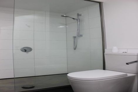 Photo of property in 2/83 Hinemoa Street, Birkenhead, Auckland, 0626