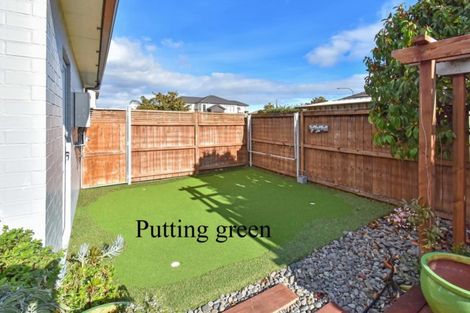 Photo of property in 11 Cornwall Place, Karaka, Papakura, 2113