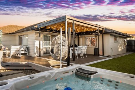 Photo of property in 16 Aporo Drive, Kumeu, 0810