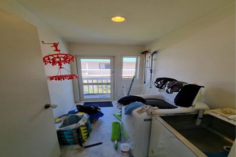 Photo of property in 2/74 College Road, Northcote, Auckland, 0627