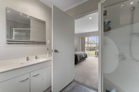 Photo of property in 36 Guildford Drive, Paraparaumu, 5032