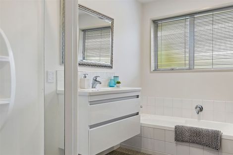 Photo of property in 17 Riverwood Boulevard, Redwood, Christchurch, 8051