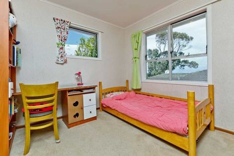 Photo of property in 4 Cheval Drive, Totara Vale, Auckland, 0629