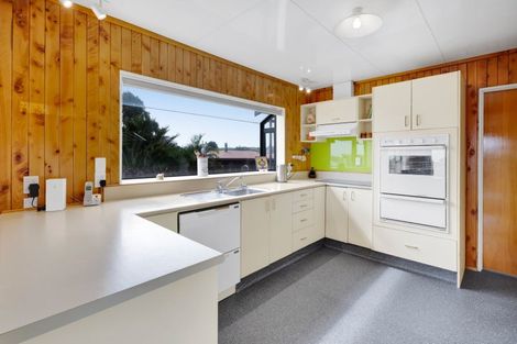 Photo of property in 16 Hussey Street, Oakura, 4314