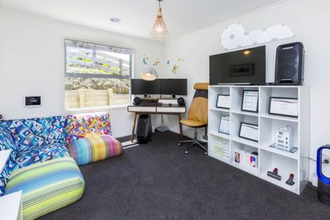 Photo of property in 25b Mount Marua Way, Timberlea, Upper Hutt, 5018