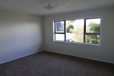 Photo of property in 2/3 Butterworth Drive, Glendene, Auckland, 0602