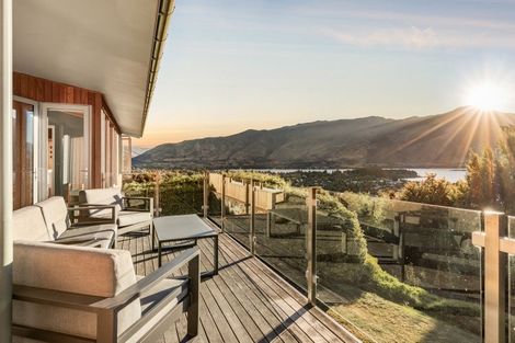 Photo of property in 52 Kirimoko Crescent, Wanaka, 9305