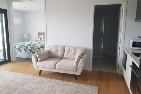 Photo of property in Frank Sargeson Apts, 404/74 Anzac Street, Takapuna, Auckland, 0622