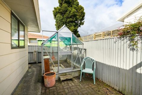 Photo of property in 1a Lowestoft Place, West End, Palmerston North, 4412