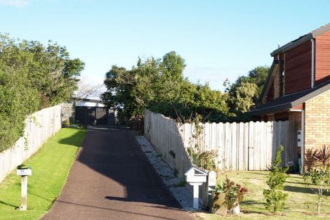 Photo of property in 18 Simon Owen Place, Golflands, Auckland, 2013
