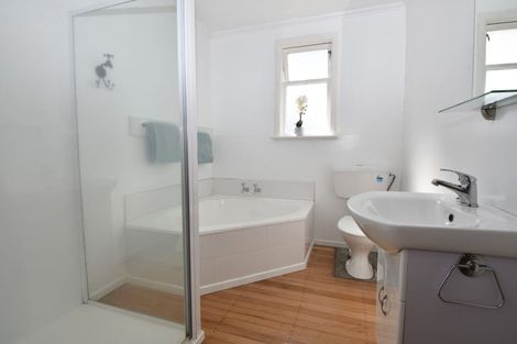 Photo of property in 2 Philip Street, Carterton, 5713