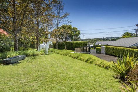 Photo of property in 9 Stanley Point Road, Stanley Point, Auckland, 0624