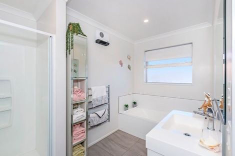 Photo of property in 5 Austen Place, Rolleston, 7614