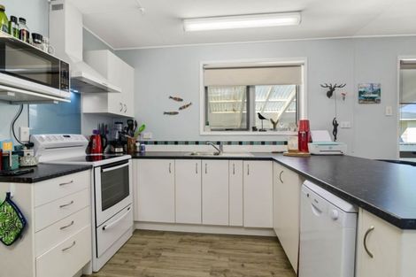 Photo of property in 10 Farnworth Avenue, Holdens Bay, Rotorua, 3010