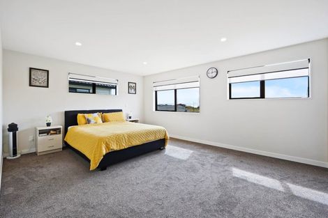 Photo of property in 12 Korowhiti Road, Clarks Beach, 2122