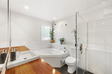 Photo of property in 5 Glentui Grove, Khandallah, Wellington, 6035