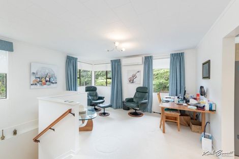 Photo of property in 2a Tiniroa Grove, Silverstream, Upper Hutt, 5019